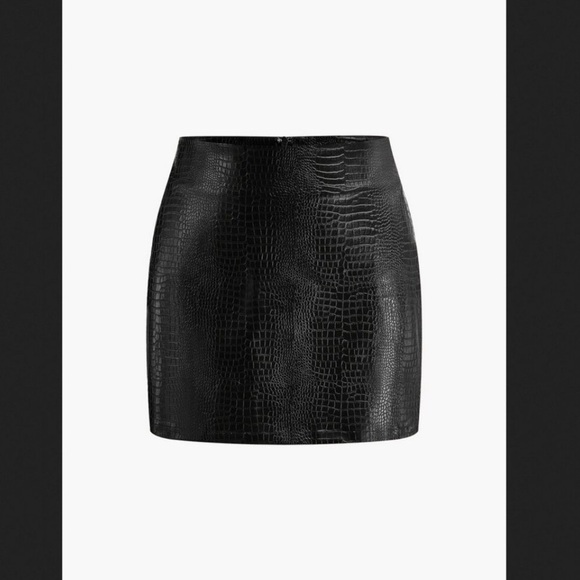 Commense Dresses & Skirts - Commense Black Textured Mini Skirt